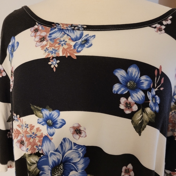 Tunic - Picture 2 of 4